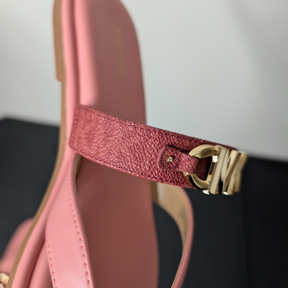 Michael Kors Izzy Rose Pink MK Logo Toe-Loop Slide Sandals - Picture 4 of 7